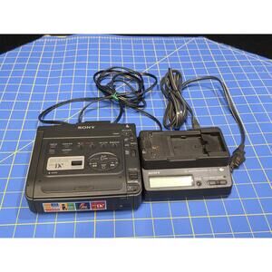 Sony Mini DV Digital Video Cassette Recorder GV-D300 NTSC with Charger